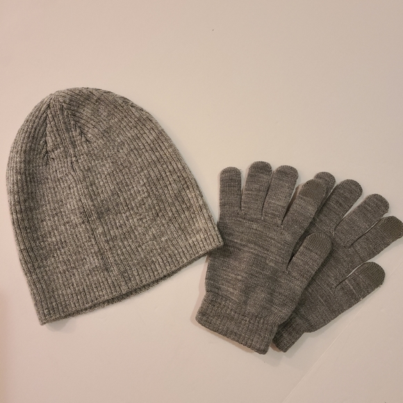 wild fable Accessories - Wild Fable Gray Knit Beanie & Gloves
